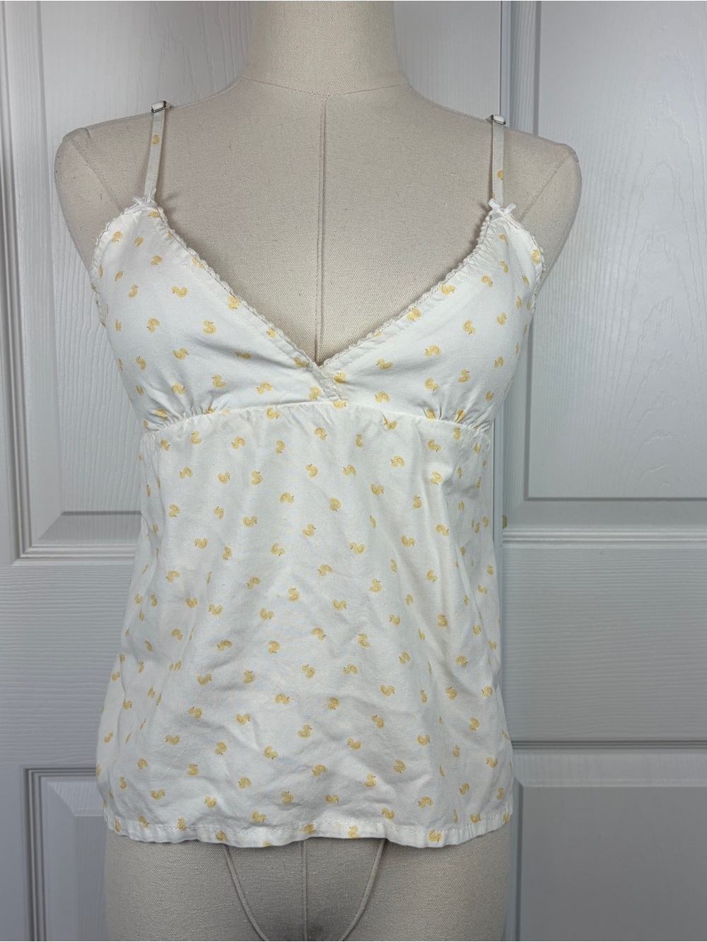 John galt White & Yellow duck Lace-Trim V-Neck Cami Top